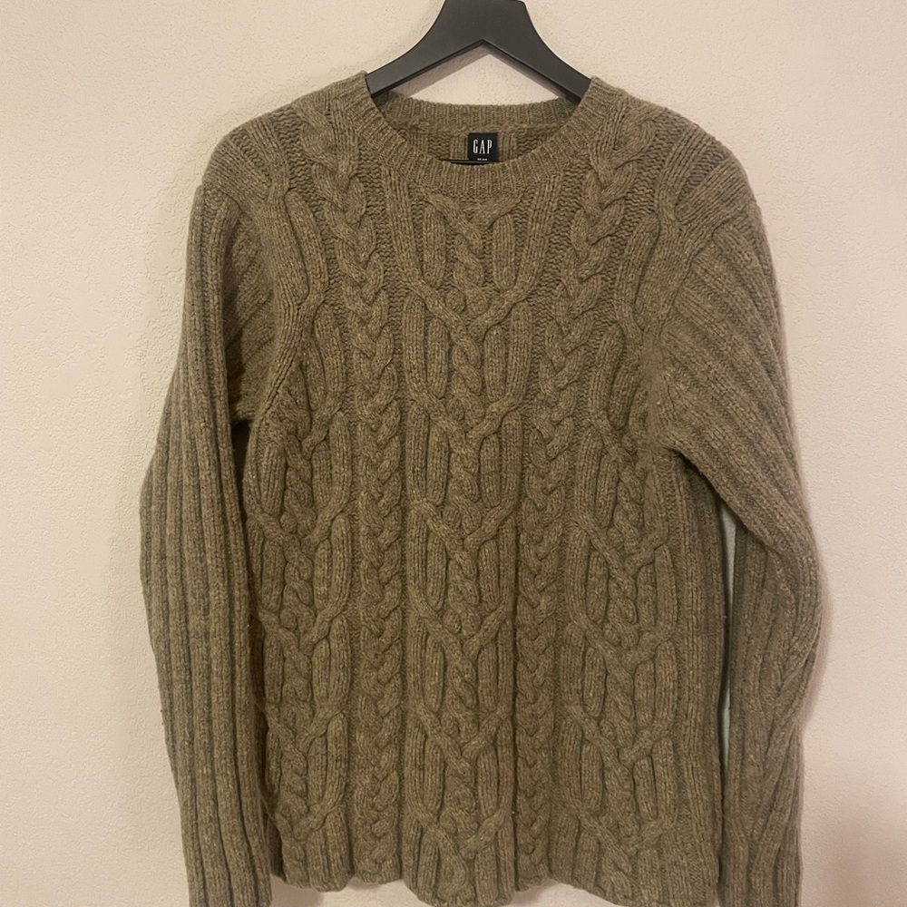 Gap 100% wool cable knit sweater